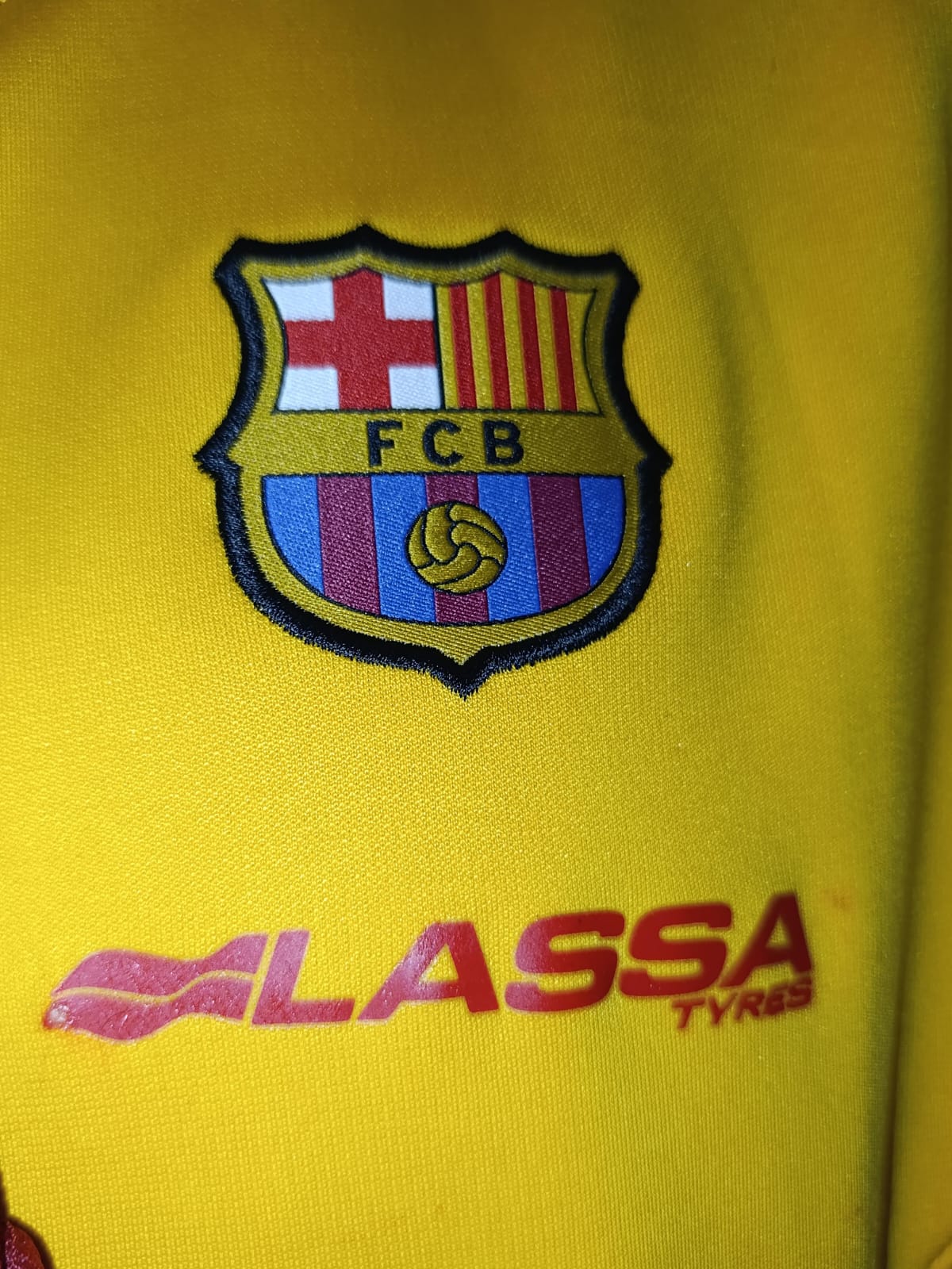 CHAMARRA CON CAPUCHA FC BARCELONA LASSA TYRES
